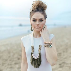 Leopard print Plunder design necklace 😍